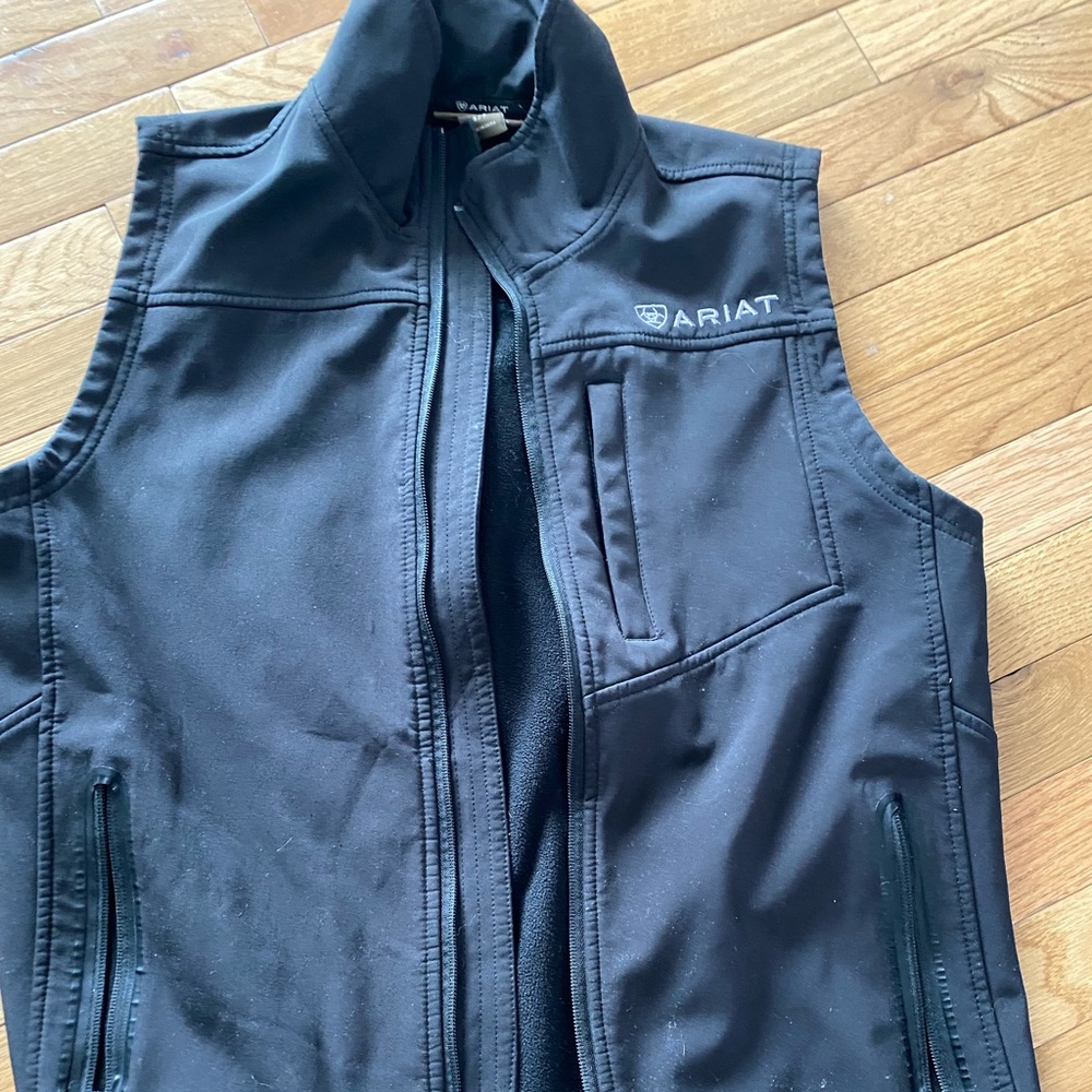 Men’s ariat black vest